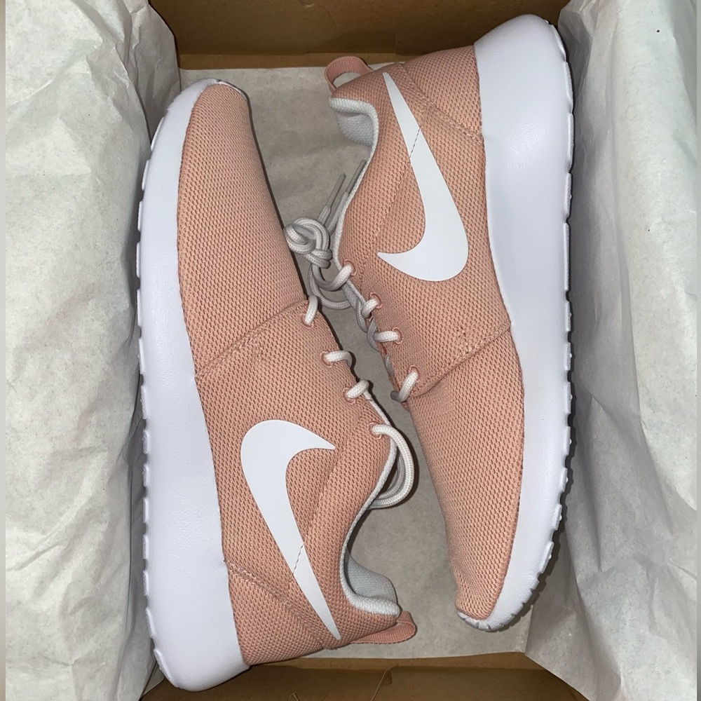 Women’s Nike Roshe One Coral Stardust